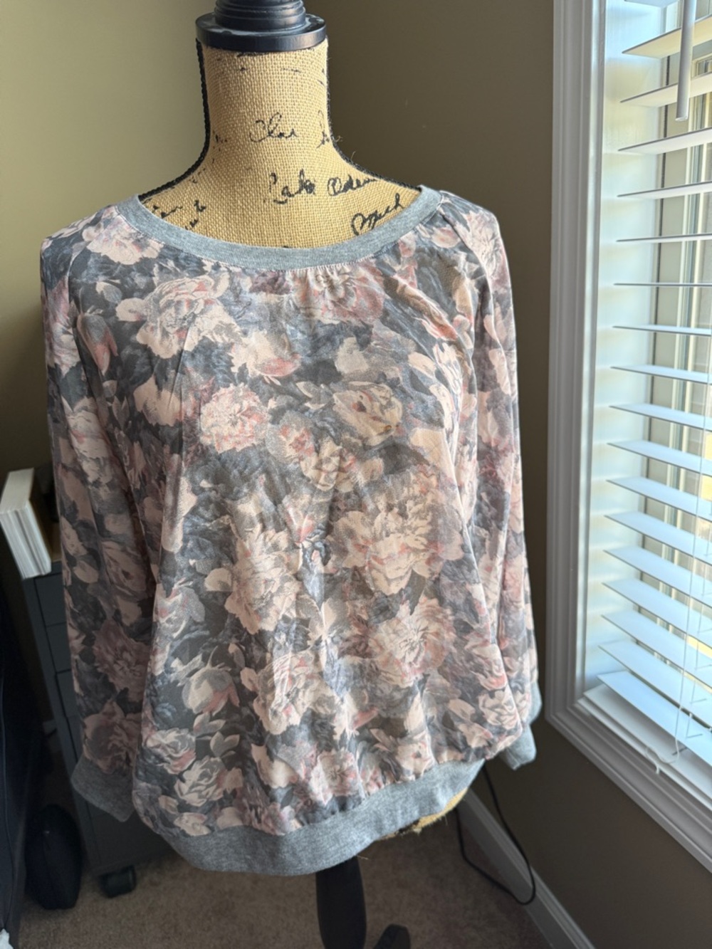 Floral Print Women's Pullover Top - Pink Gray